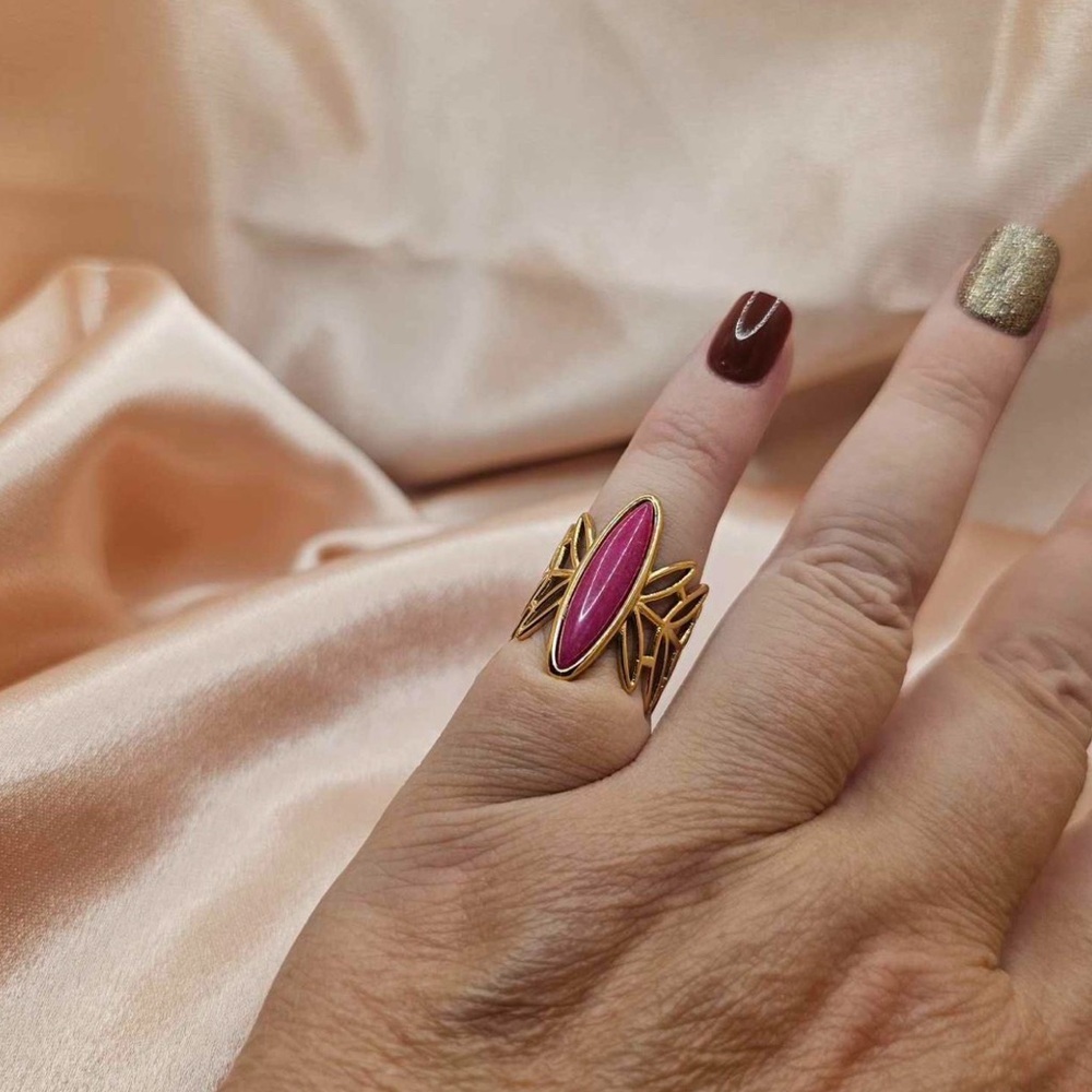 Elegant Gold and Pink Women's Ring
